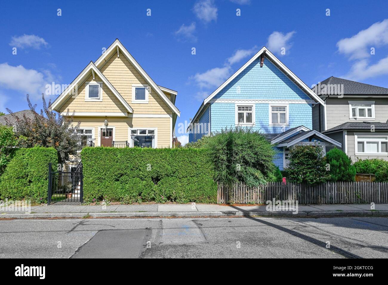 Houses, blue sky, Mount Pleasant neighbourhood, Vancouver, British Columbia, Canada Stock Photo