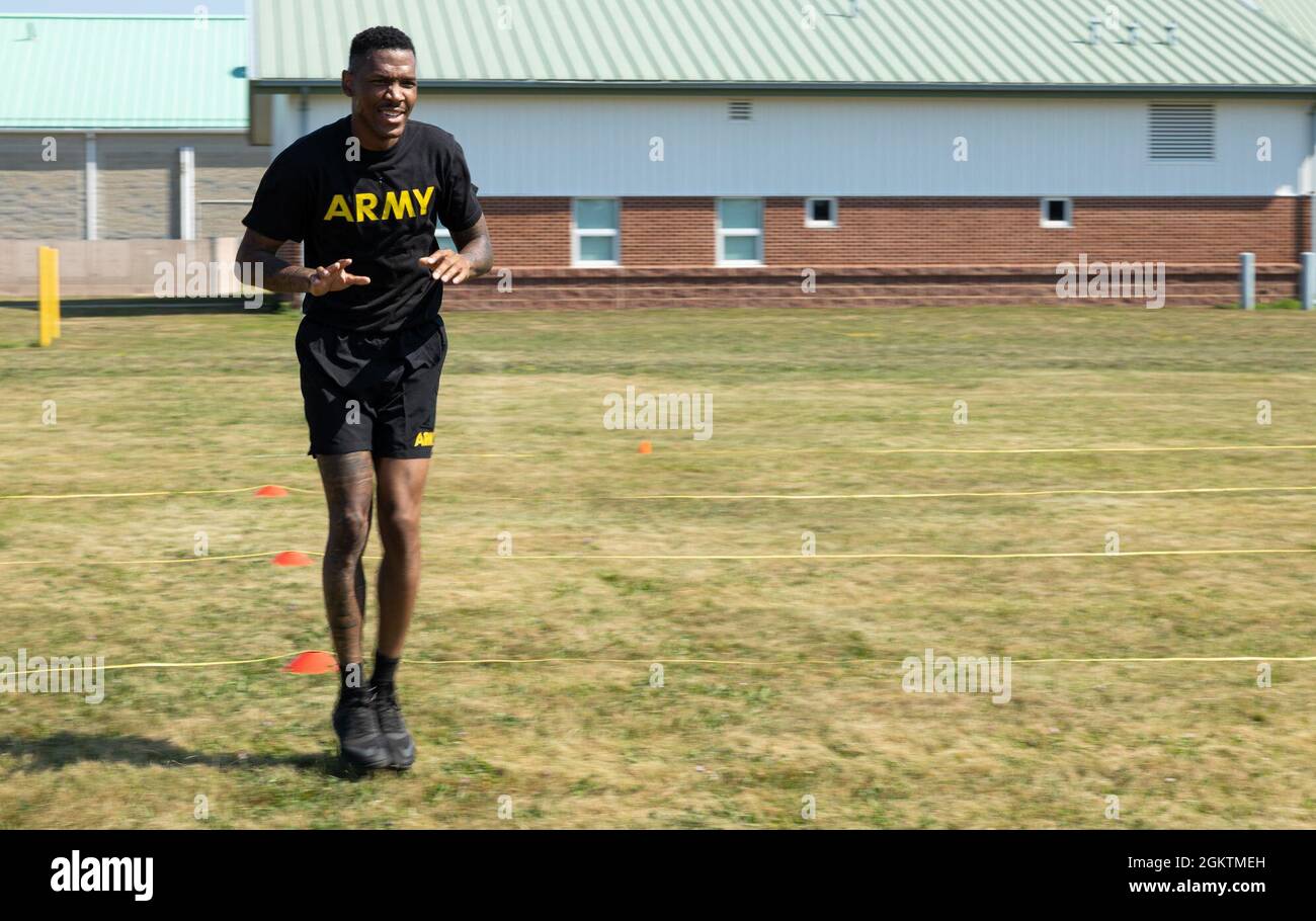 https://c8.alamy.com/comp/2GKTMEH/sgt-1st-class-neal-davis-an-information-technology-specialist-assigned-to-the-6th-recruiting-and-retention-battalion-connecticut-army-national-guard-performs-a-lateral-shuttle-during-an-army-combat-fitness-test-or-acft-at-camp-nett-niantic-connecticut-june-30-2021-the-sprint-drag-carry-is-the-fourth-event-conducted-during-an-acft-2GKTMEH.jpg