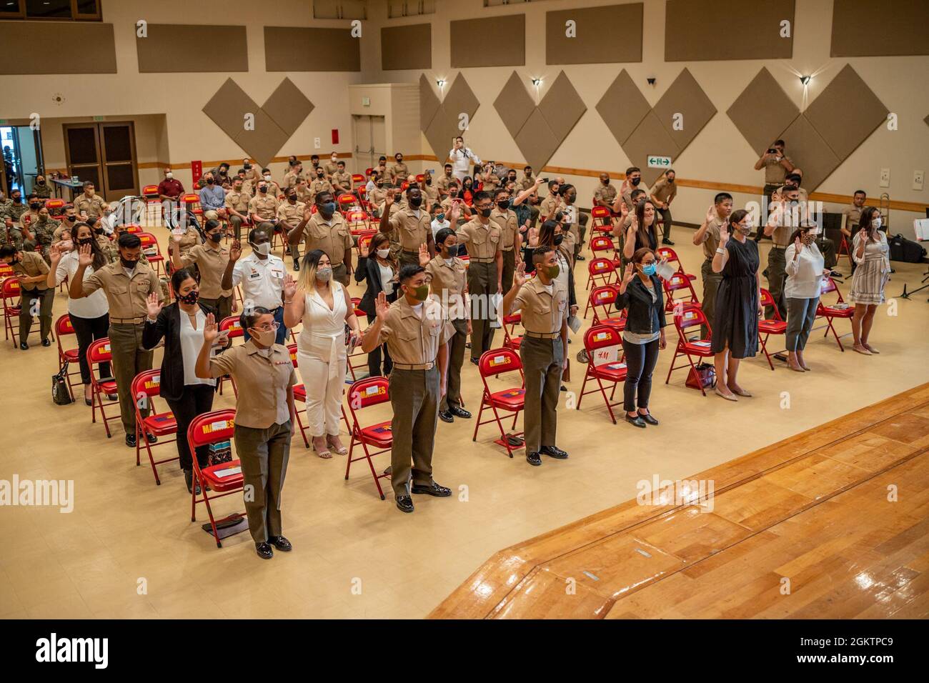 New U.S. citizens take the Oath of Allegiance, signifying their