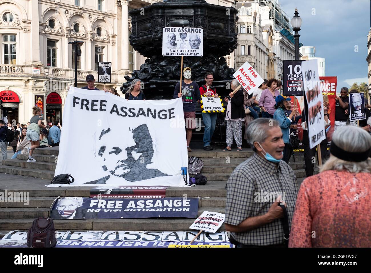 Protestors demonstrate in Piccadilly Circus, London against Wikileaks founder Julian Assagnes extradition to the United States Stock Photo