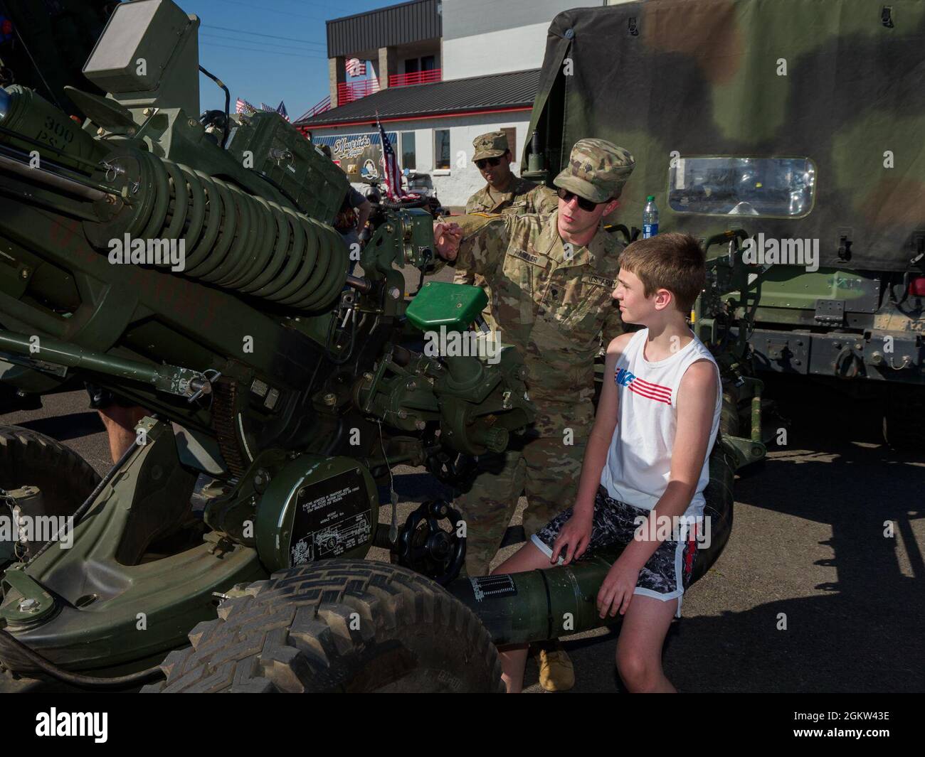 Cannon Crewmember member of A Battery, 2 Battalion, 218 Field Artillery Battalion, 41st Infantry