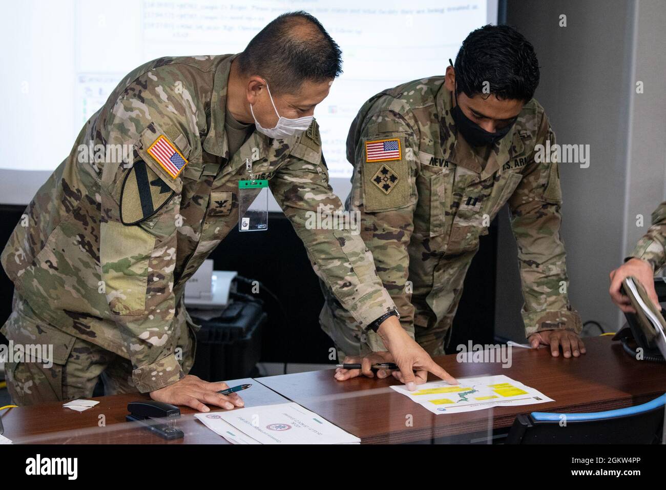 U S Army Col Don King I Corps Commander Conducts An Operations And Intelligence Update Brief With Japanese Ground Self Defense Force Jgsdf Col Kuniyoshi Watanabe And Bilateral Partners During Orient Shield 21 2 U S Army Col Don King I Corps Commander Conducts An Operations And Intelligence Update Brief With Japanese Ground Self Defense Force Jgsdf Col Kuniyoshi Watanabe And Bilateral Partners During Orient Shield 21 2