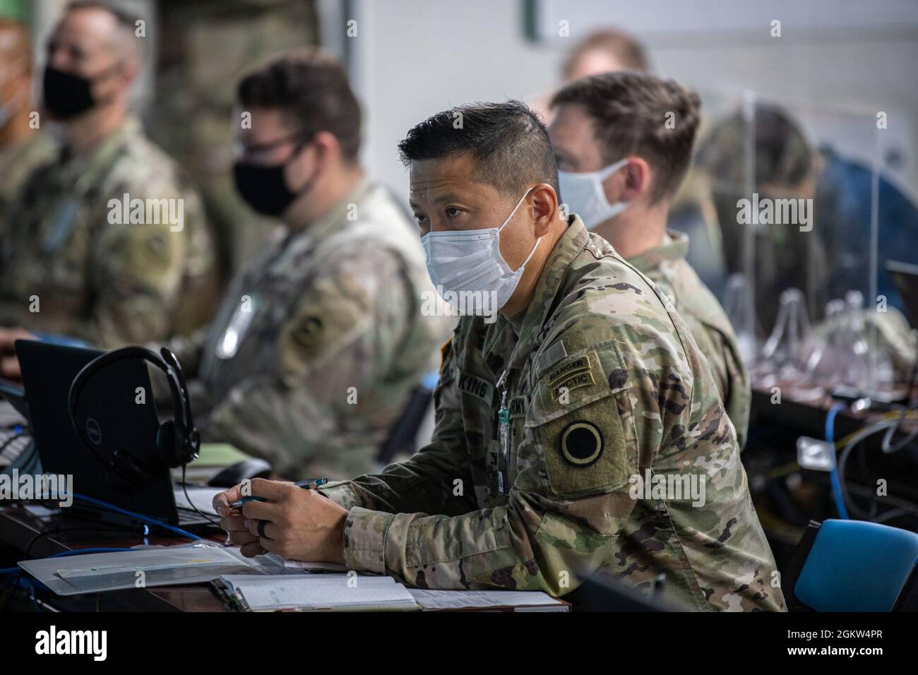 U S Army Col Don King I Corps Commander Conducts An Operations And Intelligence Update Brief With Japanese Ground Self Defense Force Jgsdf Col Kuniyoshi Watanabe And Bilateral Partners During Orient Shield 21 2