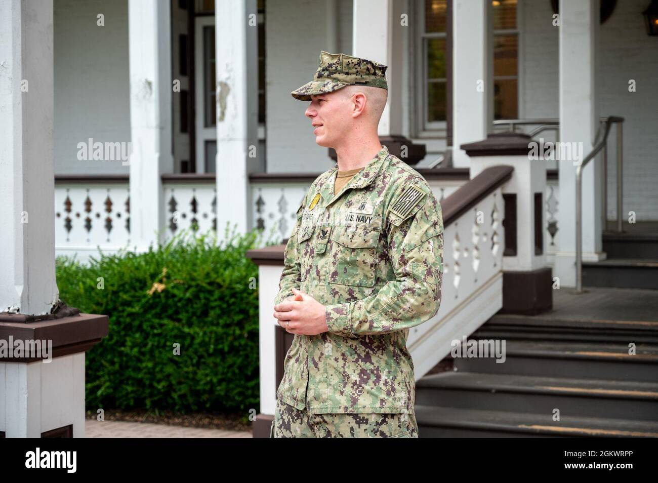 WASHINGTON, DC (July 12, 2021) – Master-at-Arms 2nd Class Tyrell Dugre addresses his colleagues and family members during his reenlistment ceremony, held onboard Washington Navy Yard. Stock Photo