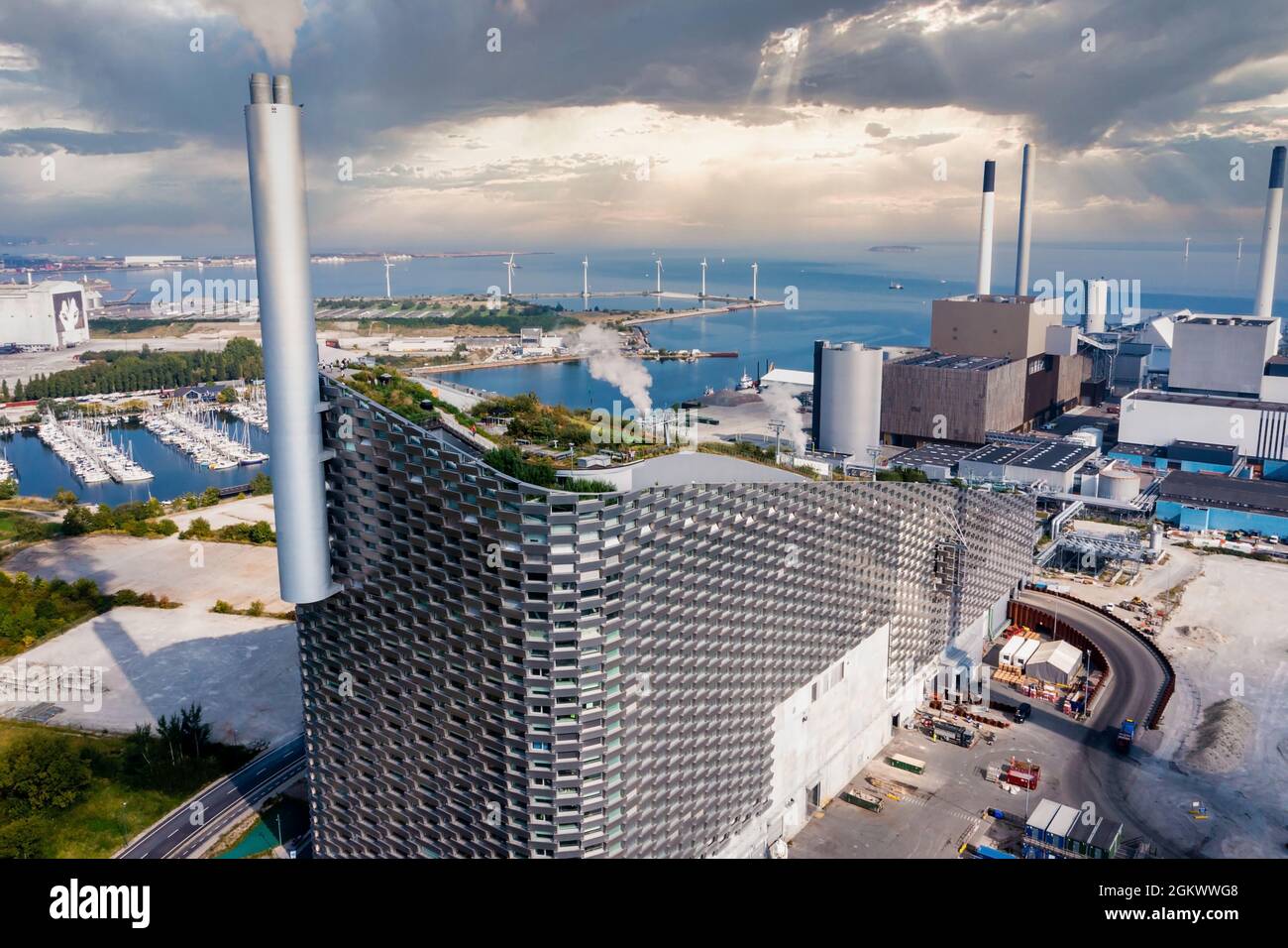 Waste-to-Energy Power Plant in Copenhagen with the ski area on the roof  Stock Photo - Alamy