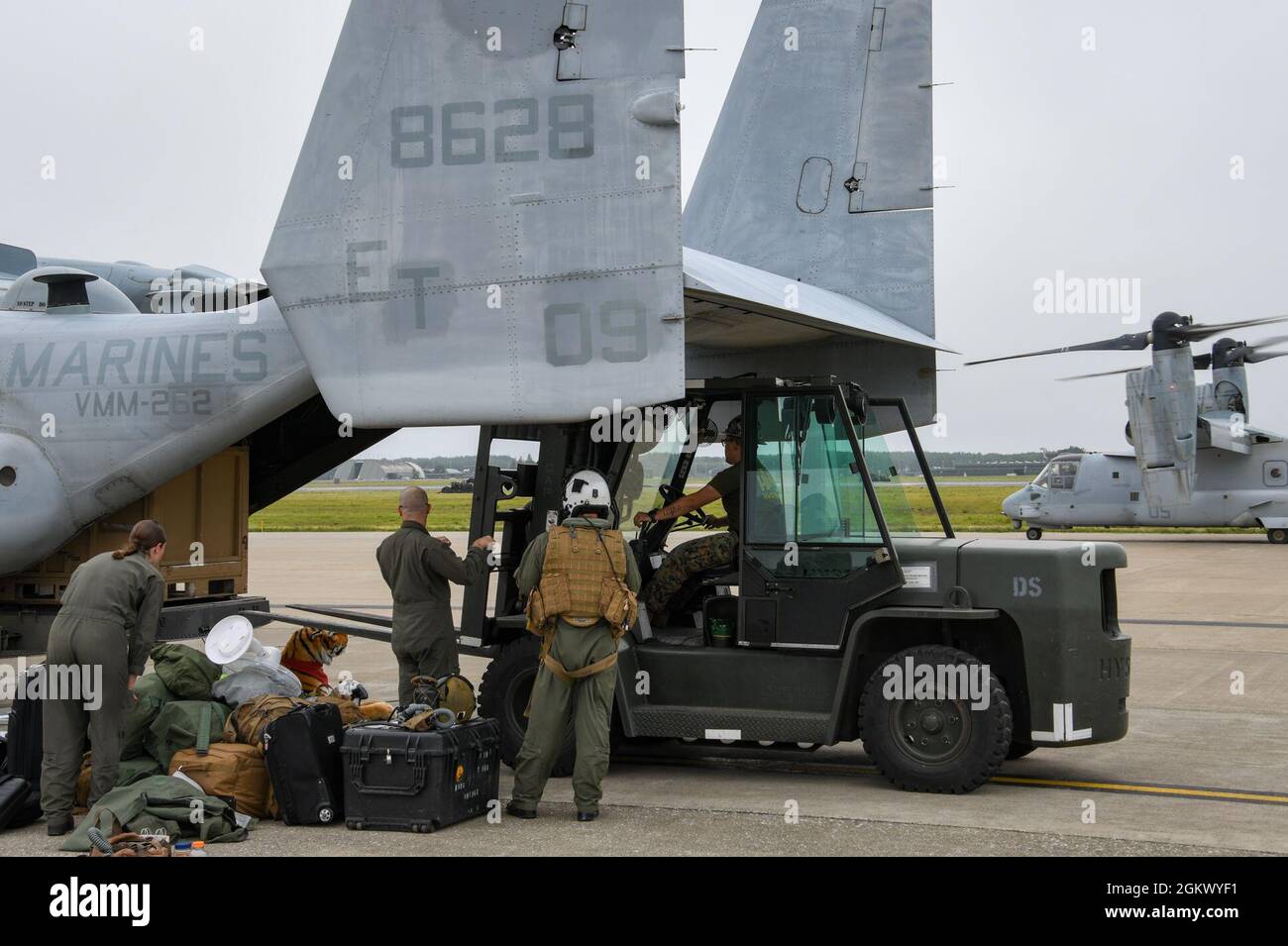 Vmm-262 Flying Tigers Mv-22 Osprey Tiltrotor Squadron Tee Vmm-262 Flying Tigers Mv-22 Osprey Tiltrotor Squadron Tee