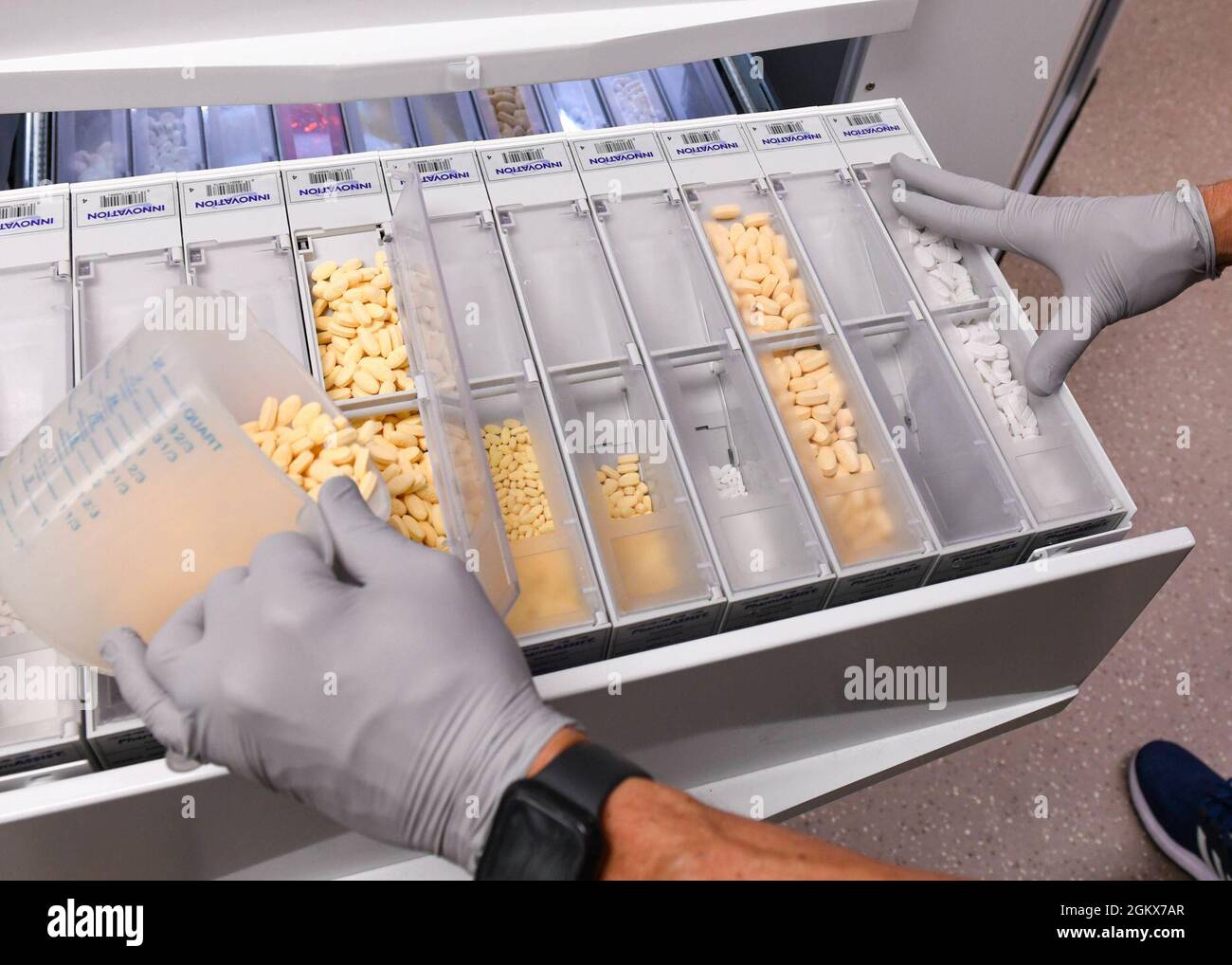 Pharmacy dispensing facility hires stock photography and images Alamy