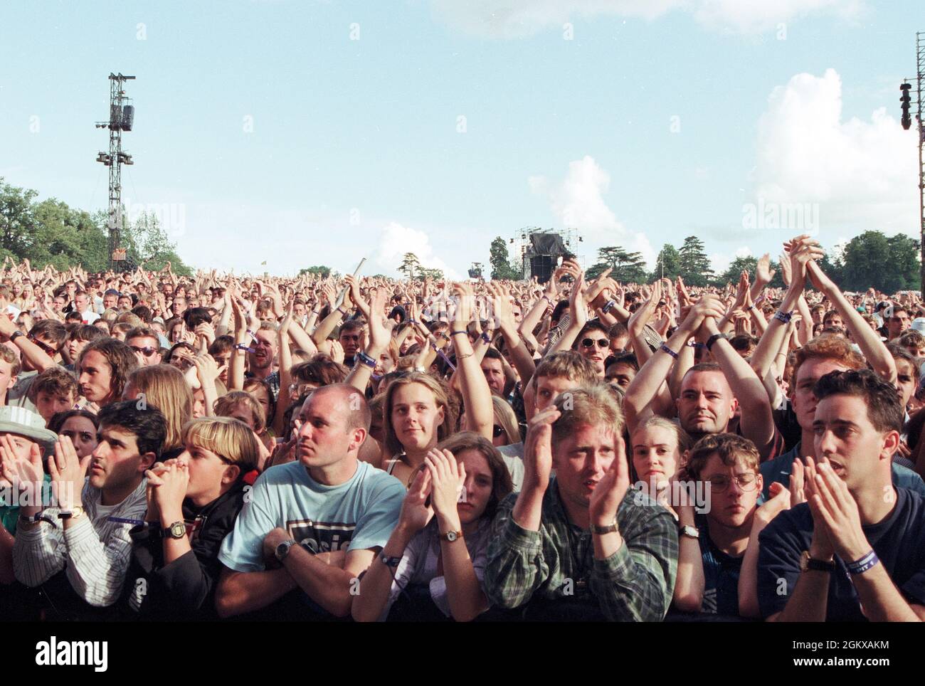 Crowd of 250,00 people watch Liam Gallagher and Noel Gallagher performing live onstage with Oasis at Knebworth, August 1996 Stock Photo
