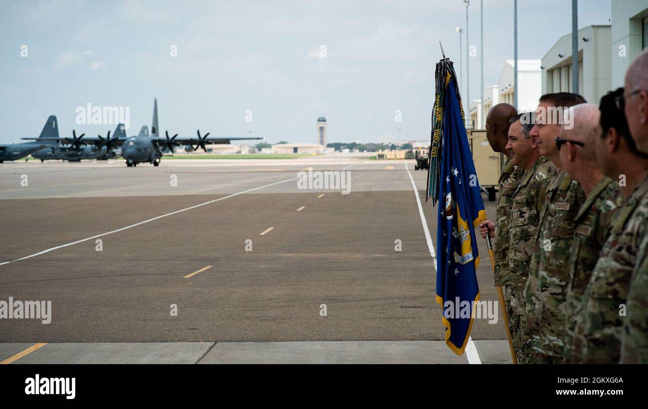 27th Special Operations Wing leaders witness the arrival of the wing’s