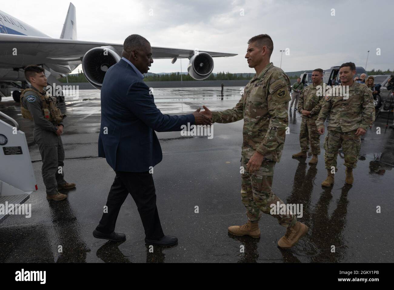 Secretary Of Defense Lloyd J Austin Iii Greets Maj Gen Brian S Eifler Commanding General United States Army Alaska Upon Austin S Arrival In Fairbanks Ak On July 23 21 The First Stop Secretary Of Defense Lloyd J Austin Iii Greets Maj Gen Brian S Eifler Commanding General United States Army Alaska Upon Austin S Arrival In Fairbanks Ak On July 23 21 The First Stop