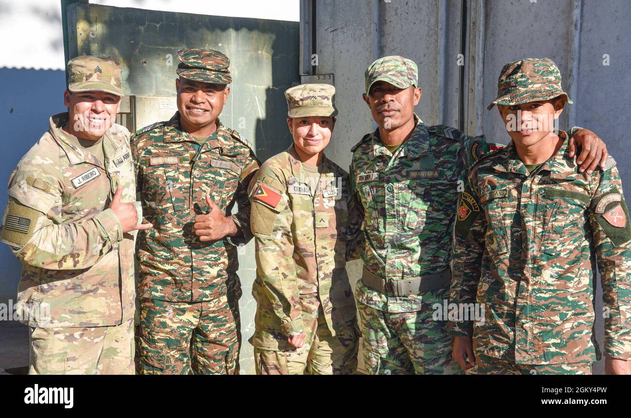 Soldiers with the U.S. Army Forces (ARFOR) and the Forcas de Defesa de