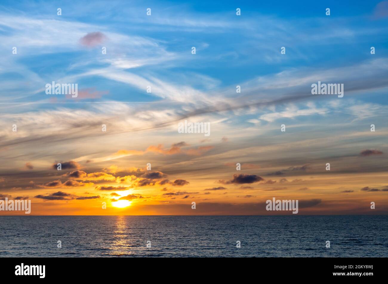 Abstract yellow sun rays hi-res stock photography and images - Alamy