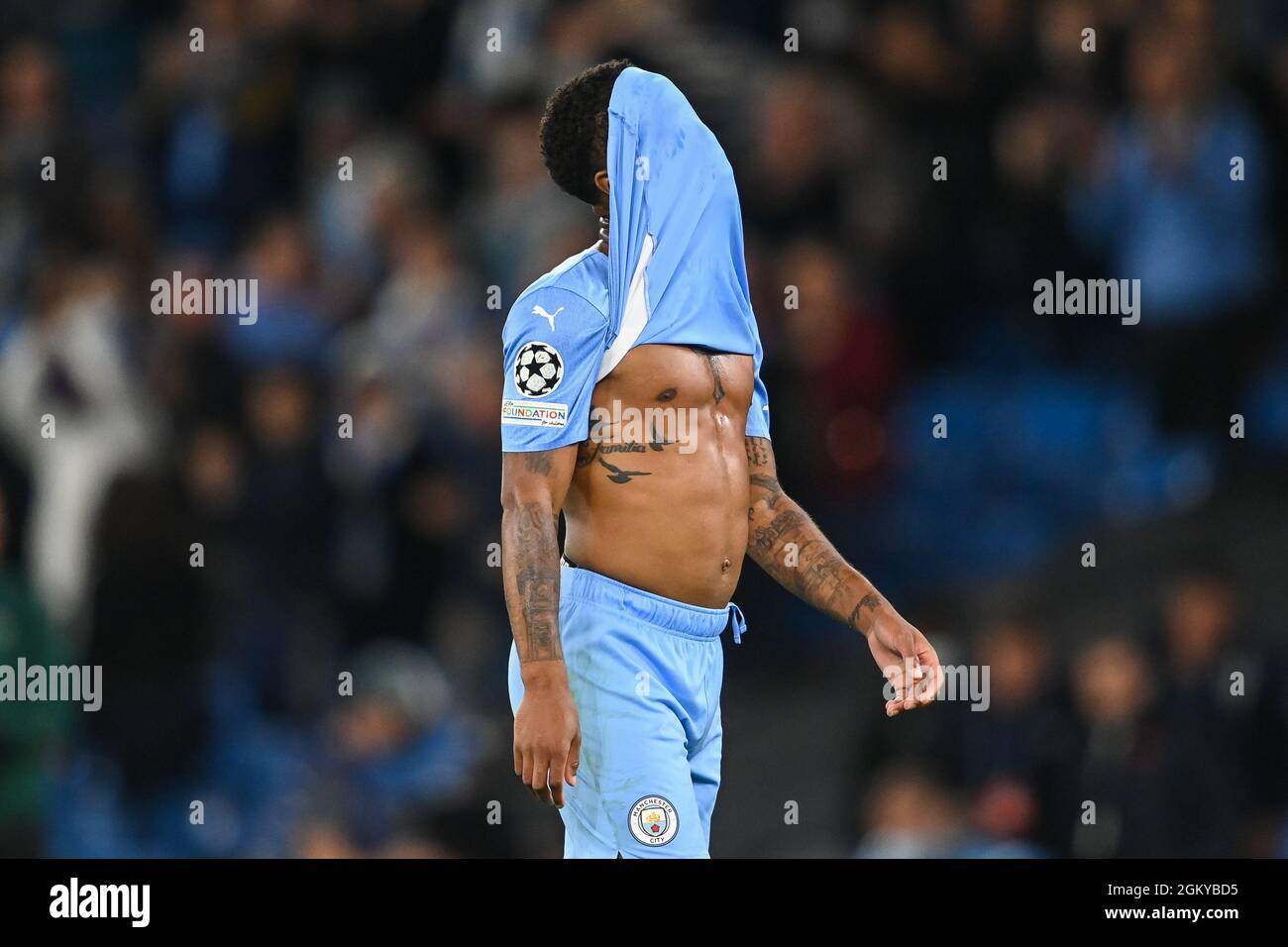 Soccer shirt over head hires stock photography and images Alamy