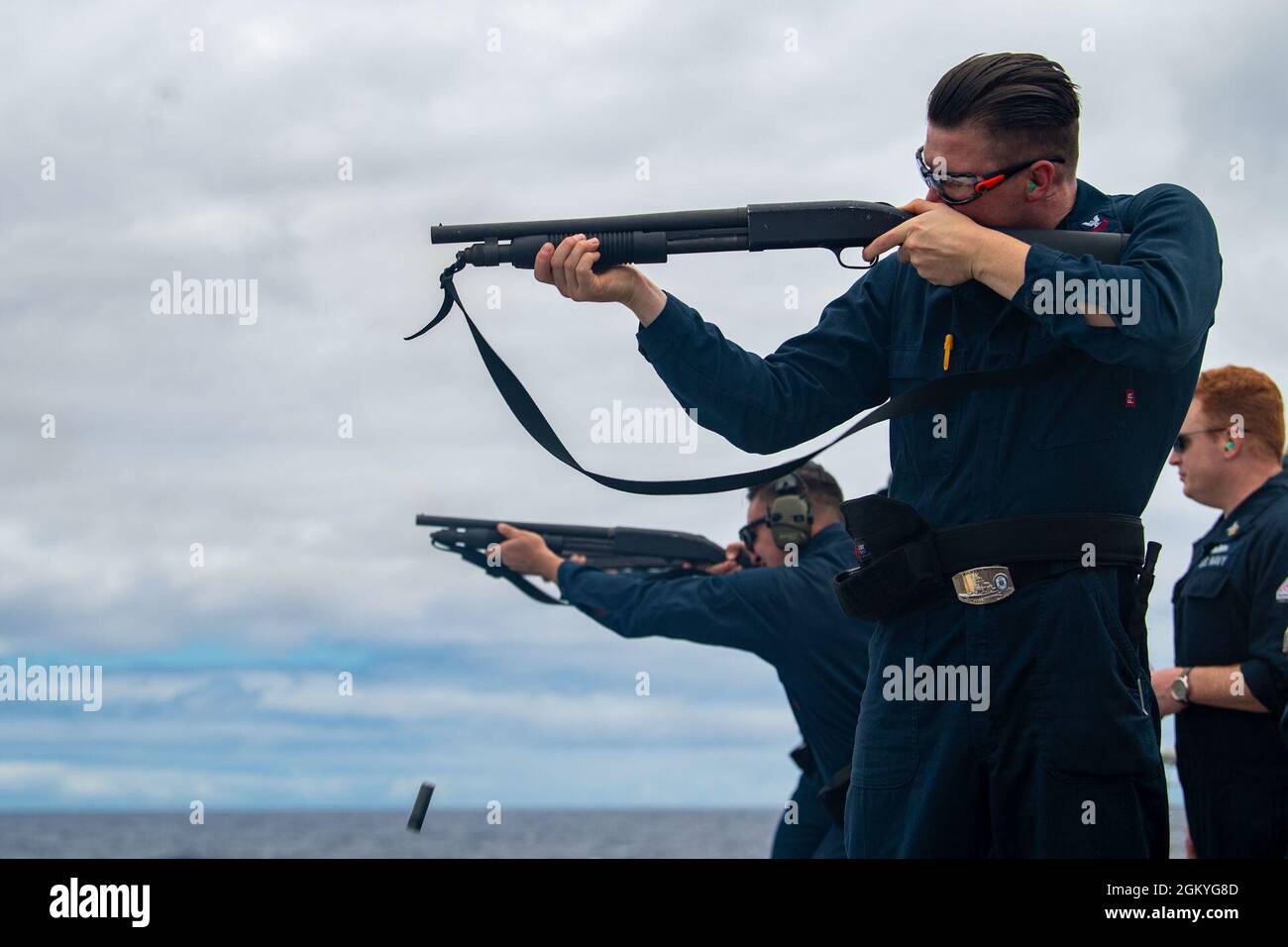 210728-N-LP924-1279 PACIFIC OCEAN (July 28, 2021) Cryptologic Technician Technical First Class Robert Grimm, a native of Bishop, California, fires an M500 shotgun off the flight deck of Arleigh Burke Class Destroyer USS Michael Murphy (DDG 112), July 28, 2021. Murphy is returning to its home port of Pearl Harbor after supporting U.S. Third Fleet operations. Stock Photo