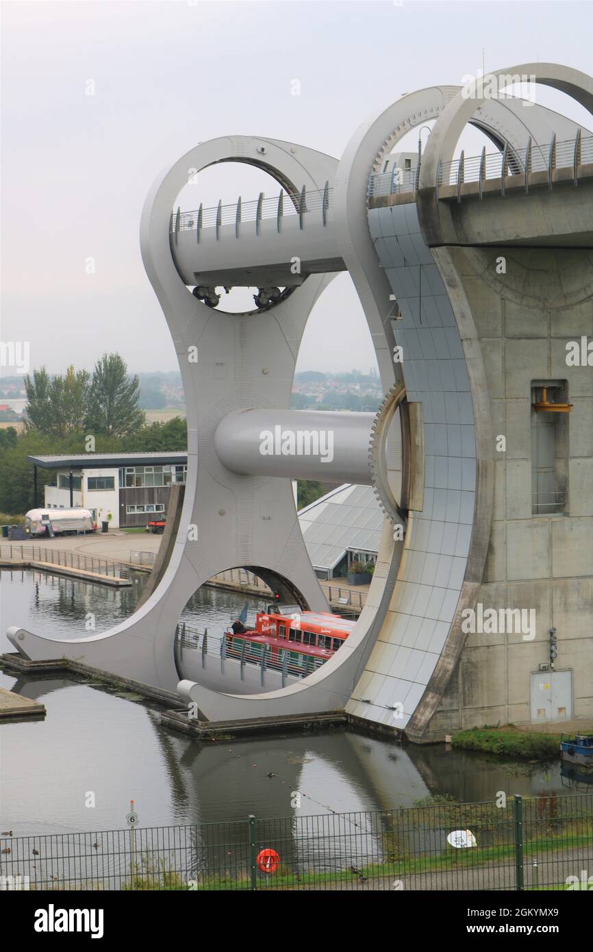 The Falkirk Wheel A Rotating Boat Lift In Tamfourhill Falkirk In