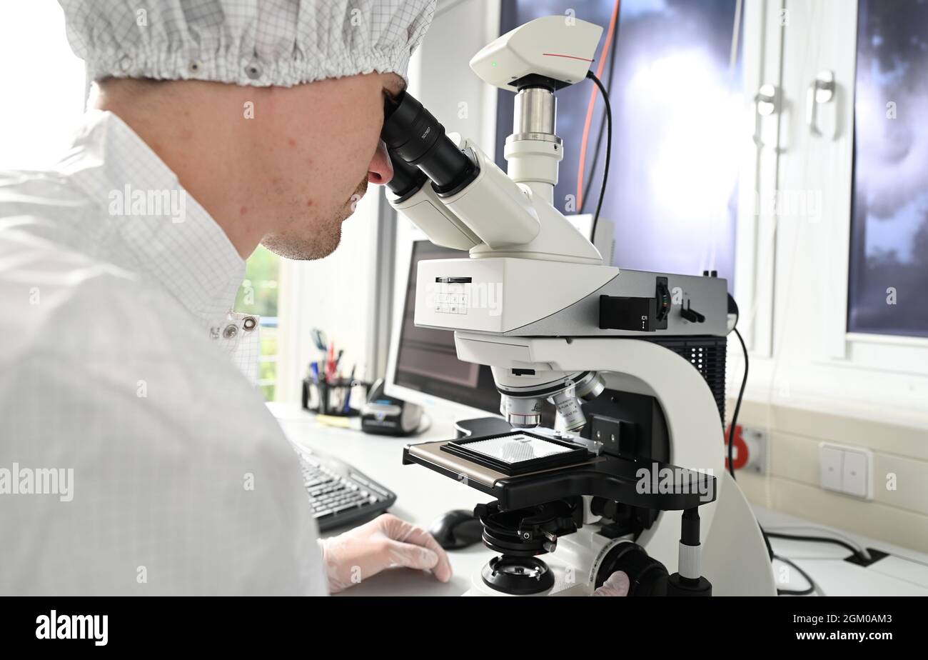 Stuttgart, Germany. 14th Sep, 2021. In a laboratory of the company Q.ANT,  engineer Tobias Wintermantel uses a microscope to inspect a chip for use in  a quantum computer. The Trumpf subsidiary Q.ANT