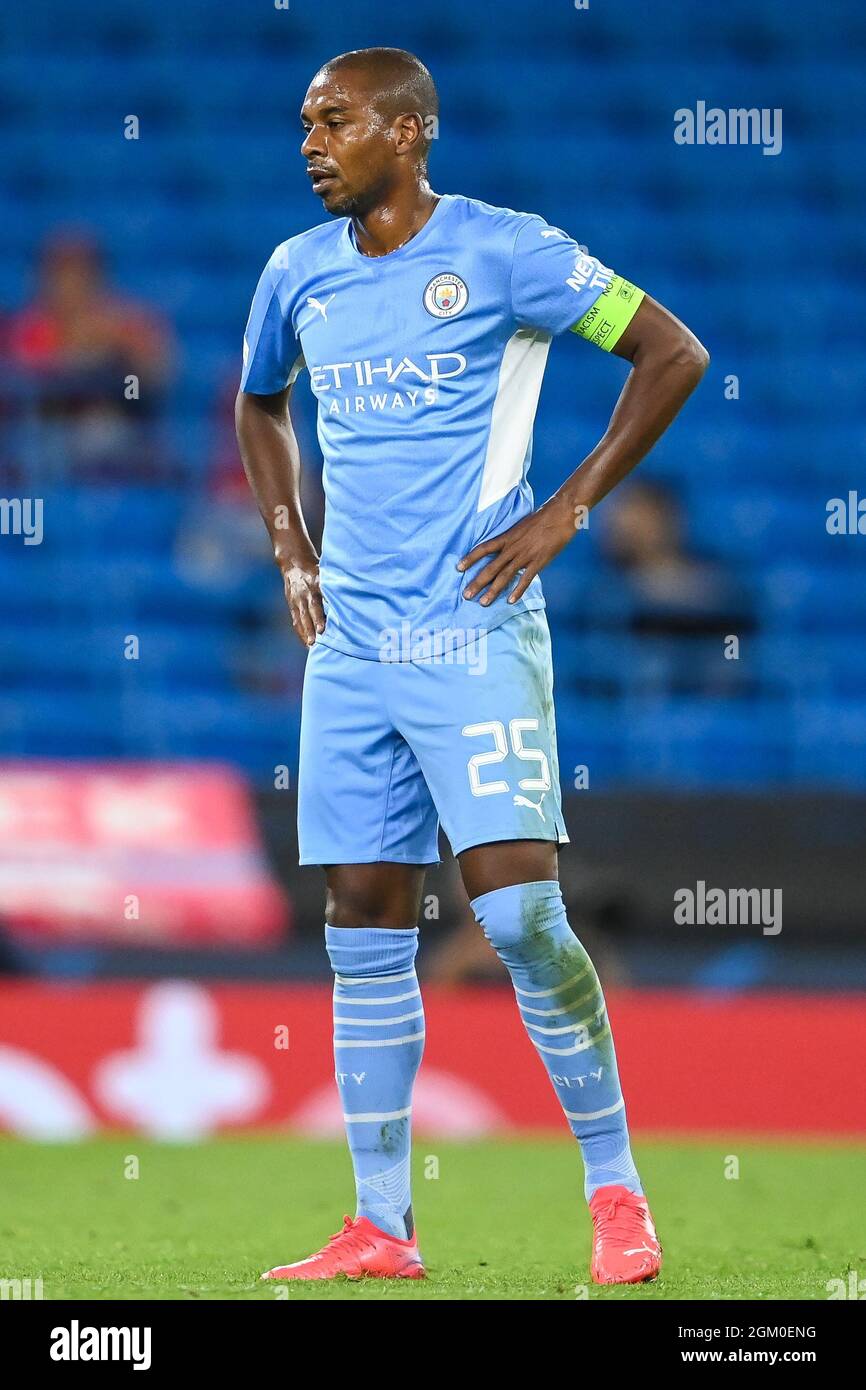 マンチェスター・シティ ManCity 25番 Fernandinho Fernandinho #25 of Manchester City during the game Stock Photo - Alamy