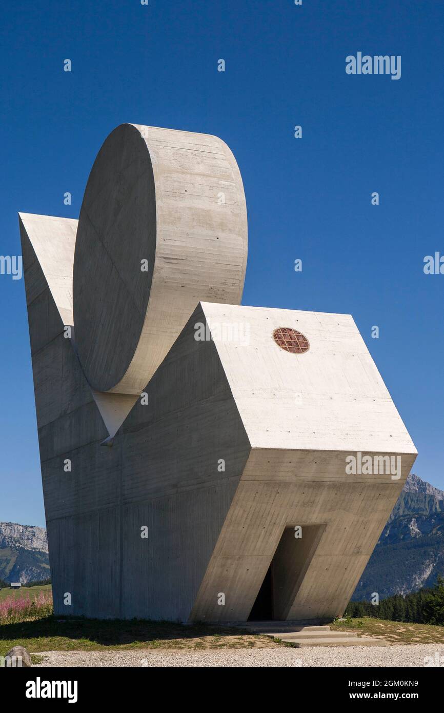 FRANCE HAUTE-SAVOIE (74) PETIT-BORNAND-LES-GLIERES, MONUMENT TO THE MEMORY OF THE RESISTANCE OF EMILE GILIOLI (1911-1977) TO THE PLATEAU OF GLIERES Stock Photo
