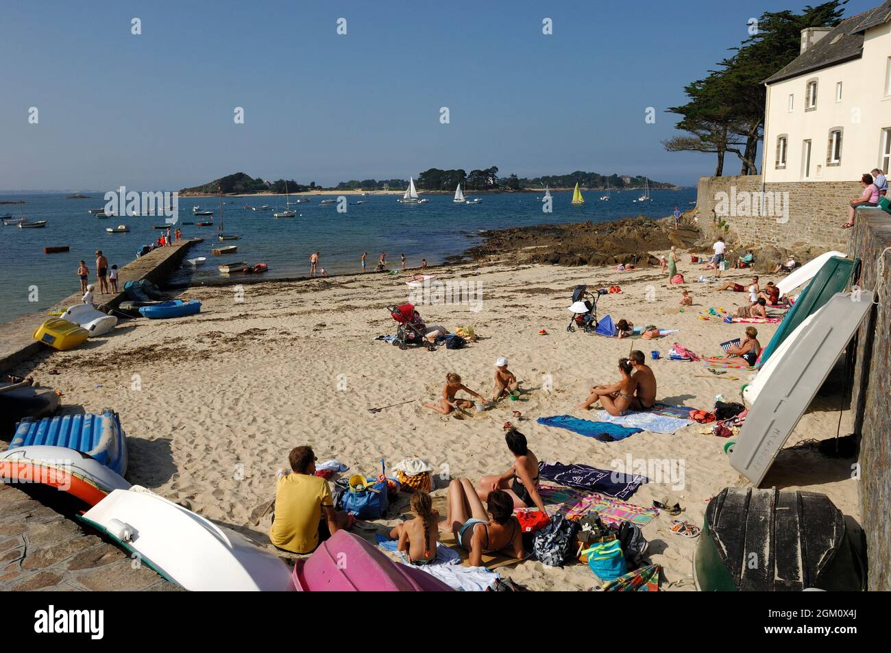 FRANCE. BRITTANY.FINISTERE (29) CARANTEC.MORLAIX BAY.PORT CASTEL BIAN BEACH.(PICTURE NOT AVAILABLE FOR CALENDAR OR POSTCARDS) Stock Photo