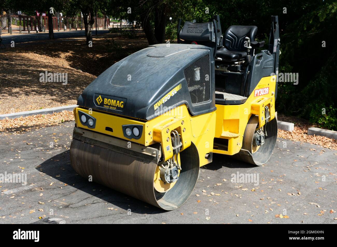 Light articulated tandem roller Bomag BW 120 SL for soil compaction and asphalt patching - San Jose, California, USA - 2021 Stock Photo