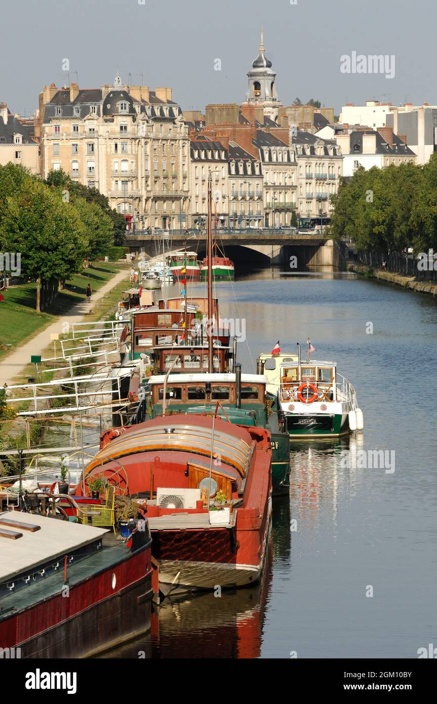 FRANCE.BRITTANY.ILE ET VILAINE (35)  RENNES.BARGES ON THE VILAINE'S QUAY.(PICTURE NOT AVAILABLE FOR CALENDARS OR POSTCARDS PUBLISHED IN FRANCE) Stock Photo