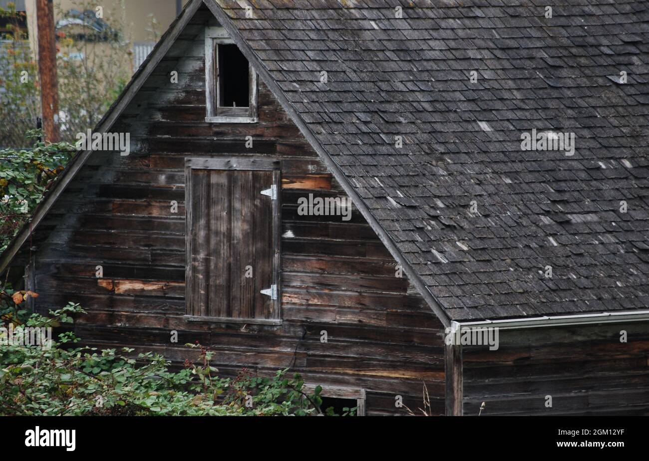 Barn decaying in the Skagit Valley Stock Photo - Alamy
