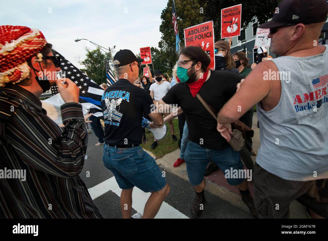 West Roxbury , Boston, Massachusetts, USA. 15th Sep 2021. West Roxbury , Boston, Massachusetts, USA. 15th Sep 2021. Police supporters face off with Defund the Police demonstrators in front of a West Roxbury , Boston, Massachusetts, police station on 15 September 2021. USA. Stock Photo
