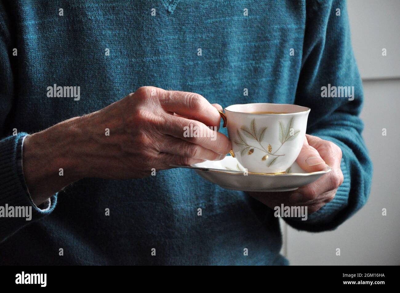 File photo dated 02/04/16 of an elderly man holding a cup of tea. The flow of people back to workplaces is leaving the elderly and vulnerable at renewed risk from doorstep crime, National Trading Standards (NTS) is warning. Issue date: Thursday September 16, 2021. Stock Photo
