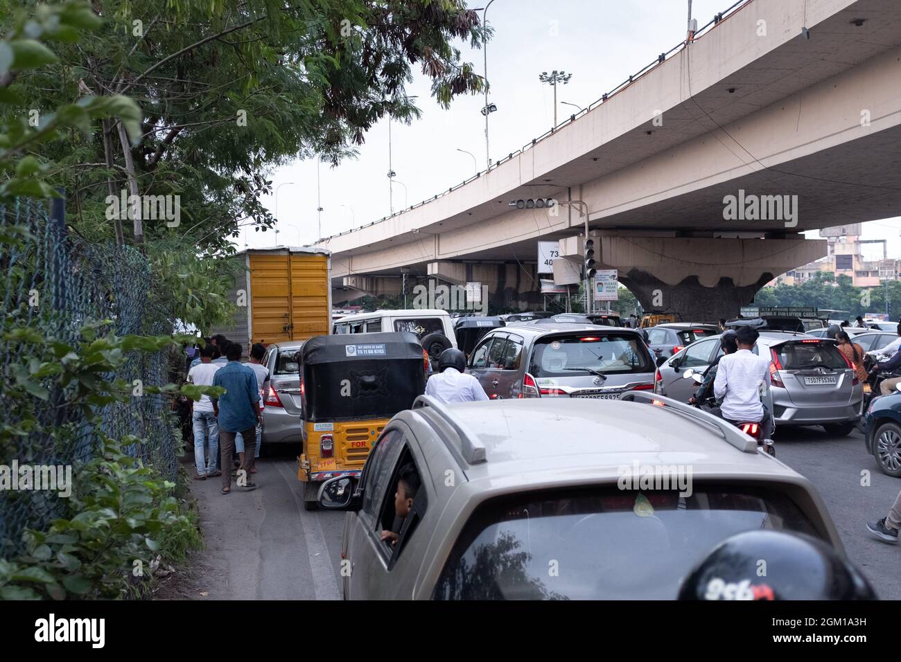 Hyderabad, India.12 September, 2021. Traffic jam during rush hour leaving no room for even pedestrians to walk. Stock Photo