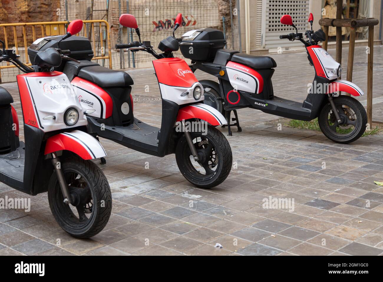 VALENCIA, SPAIN - SEPTEMBER 14, 2021. Electric motorcycle sharing system.  Acciona company Stock Photo - Alamy