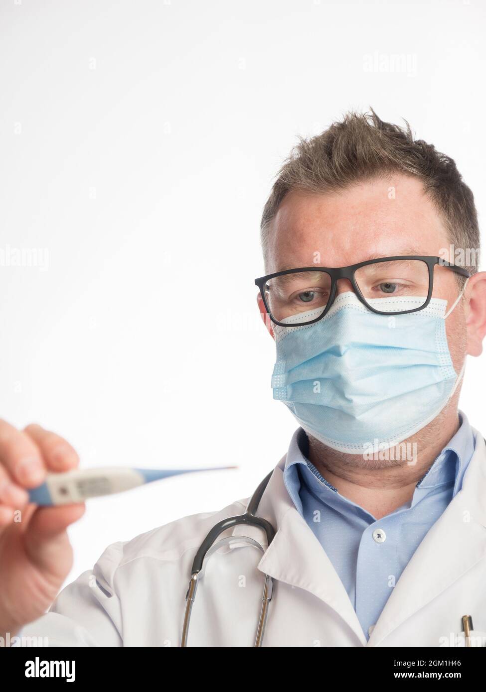 Professional doctor holding thermometer hi-res stock photography and ...