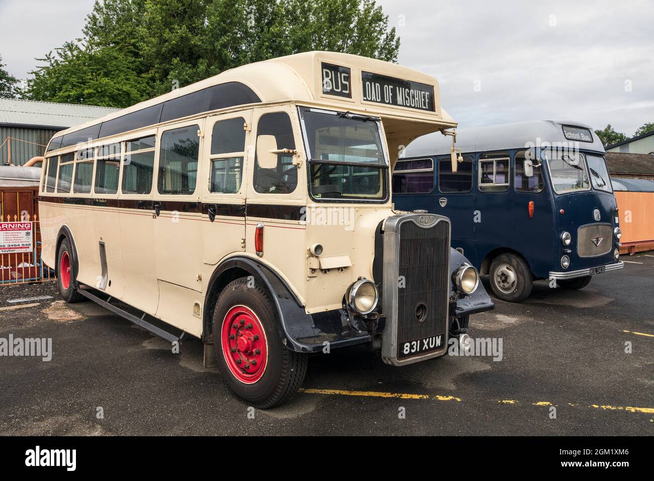 Vintage buses at Bridgnorth Station on the Severn Valley Railway, Shropshire Stock Photo
