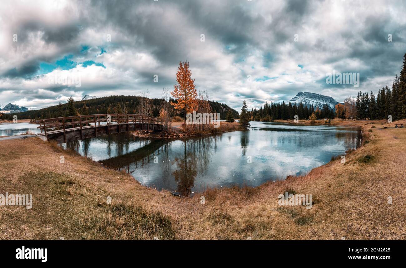 Cascade pond bridge banff hires stock photography and images Alamy