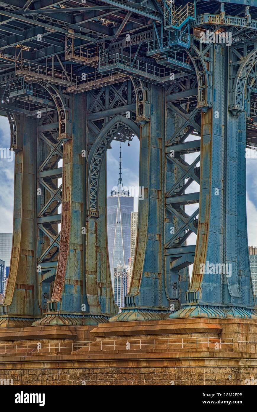 Manhattan Bridge Frames WTC NYC- View to the World Trade Center commonly referred to as the Freedom Tower and the New York City skyline between one of Stock Photo