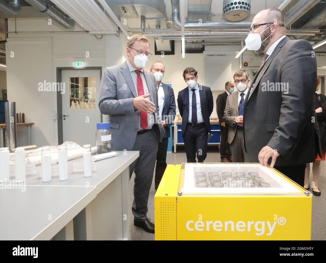 Hermsdorf, Germany. 16th Sep, 2021. Bodo Ramelow (Die Linke, l) Thuringia's  Minister President, and Michael Stelter (r), Deputy Director of the  Fraunhofer Institute for Ceramic Technologies and Systems IKTS, look at  prototypes