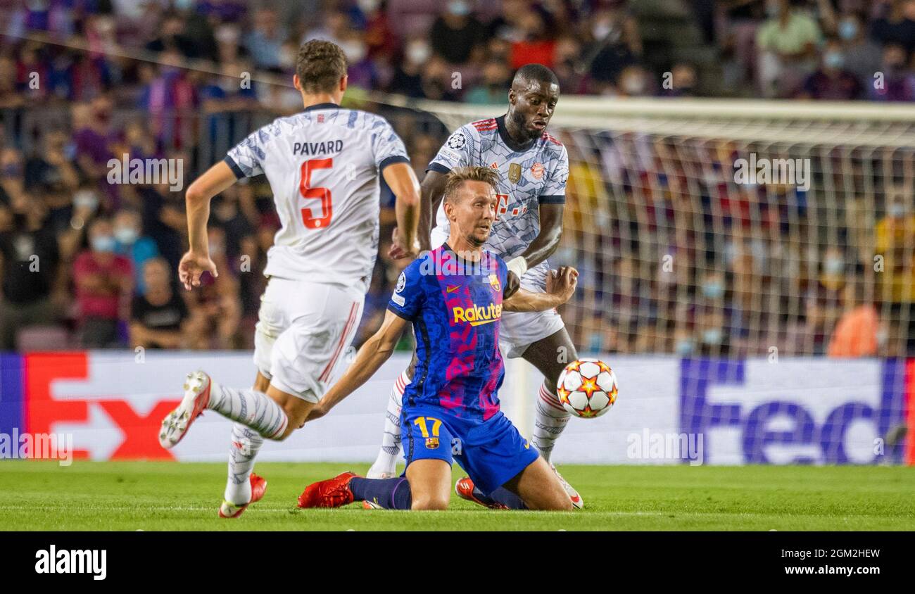 Luuk de Jong (Barca), Benjamin Pavard (Muenchen), Dayot Upamecano  (Muenchen) FC Barcelona - FC Bayern München 14.09.2021, Fussball; UEFA,  Champions Le Stock Photo - Alamy