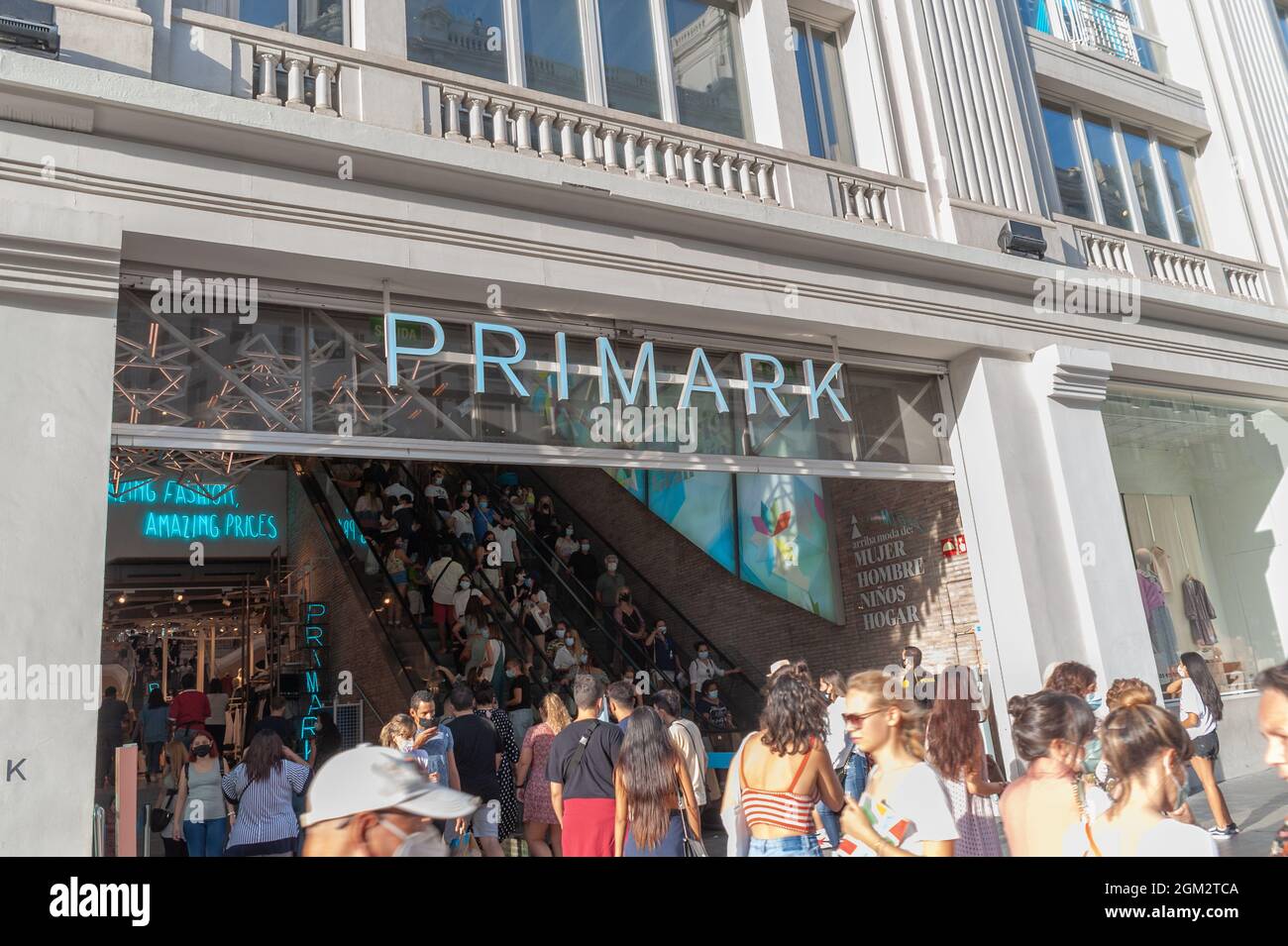 Take a Peek Inside Primark's 3-Level Store in Chicago – Visual