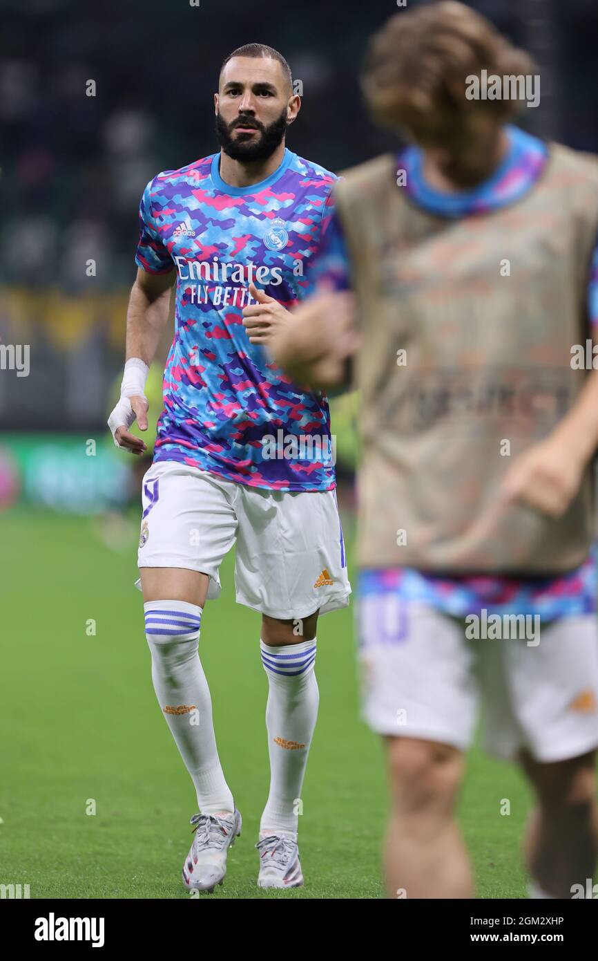 Karim Benzema of Real Madrid CF warms up during the UEFA Champions ...