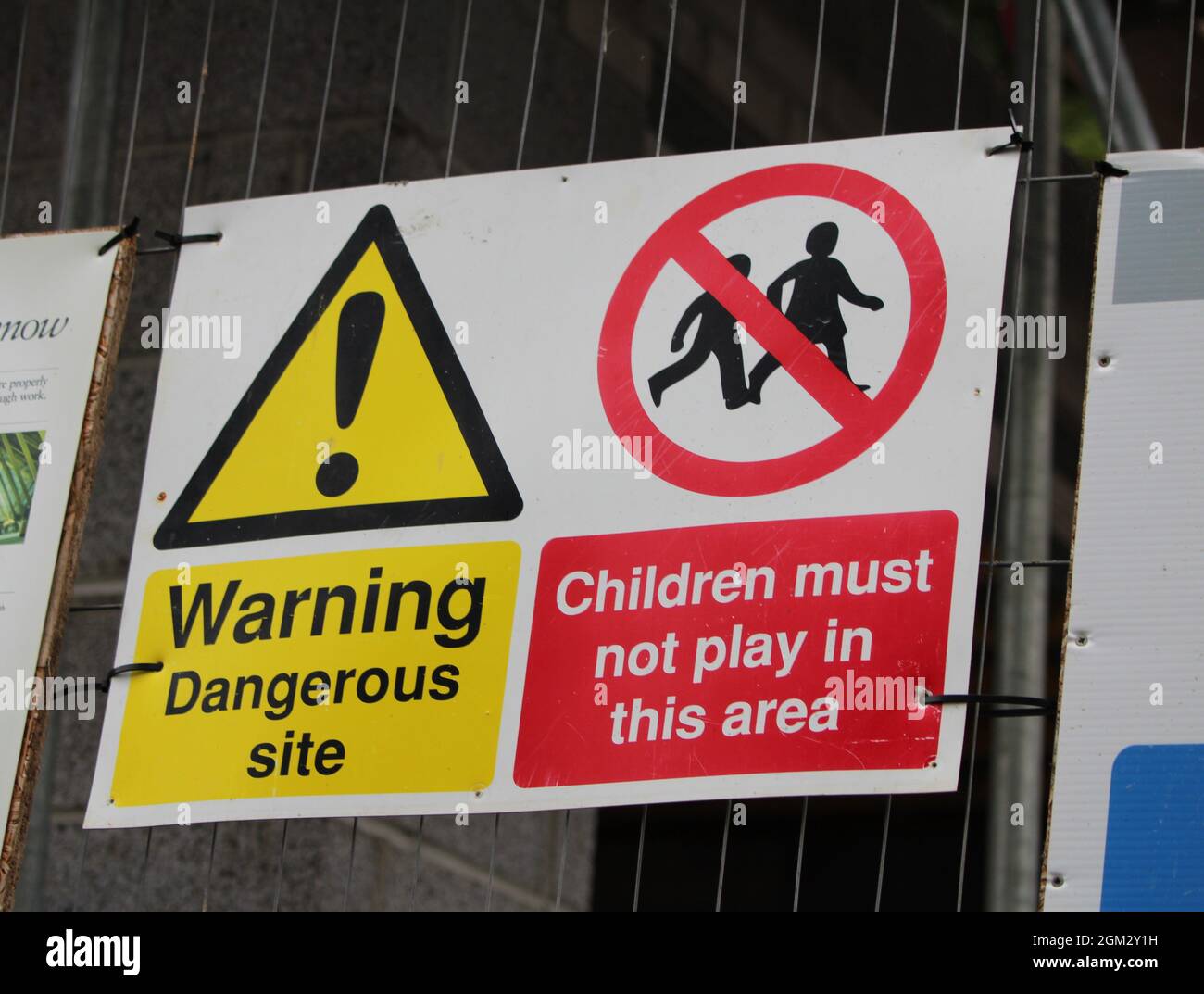 Health and safety signs construction hi-res stock photography and ...