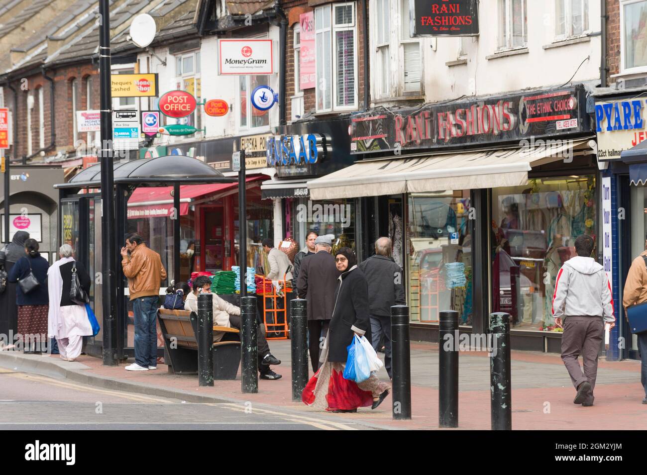 Uk bangladeshi male hires stock photography and images Alamy