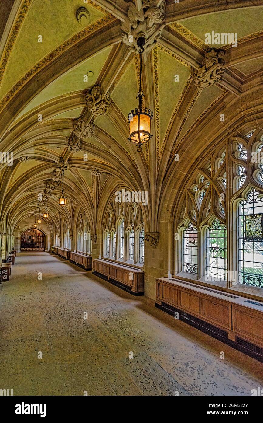 Yale University Cloister Hallway -Collegiate Gothic architecture style cloister hallway located within the Sterling Memorial Library Stock Photo