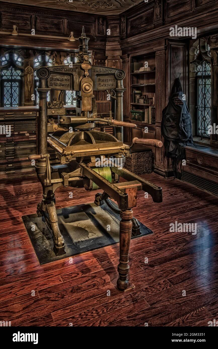 Bibliographical Press -  View to an Albion hand press, built in England in the 1800s.  This press was used as the primary teaching tool when The Bibli Stock Photo