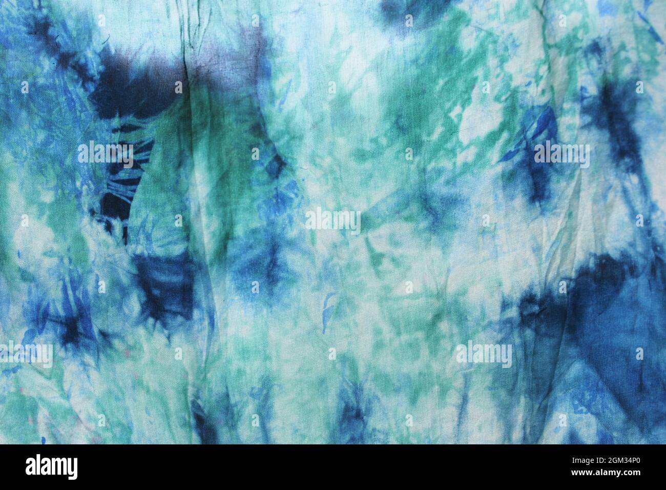 Tie dye green background with half circle layers of dye pattern fading