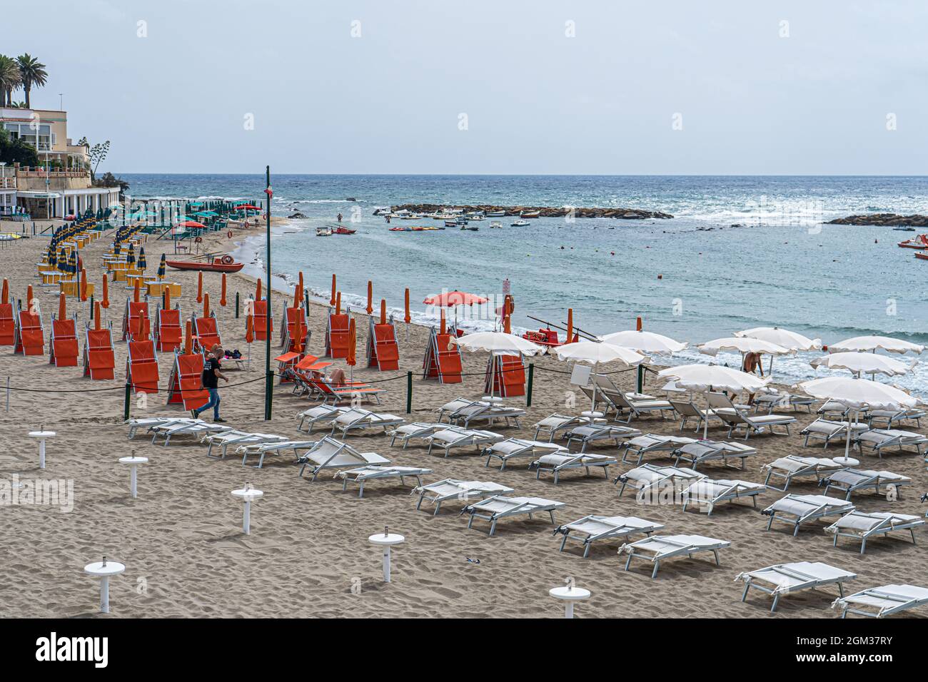 CIVITAVECHIA, LAZIO, ITALY, UK. 16 September, 2021.  A  long line of parasols and lounge chairs on  beach in Civitavecchia, North of Rome.  The UK government  has confirmed a new simplified traffic light  travel system with a single red list categorising countries as either go or no-go.current international travel traffic light system — which splits countries into red, amber and green lists according to their Covid risk level is to be scrapped.  Credit: amer ghazzal/Alamy Live News Stock Photo