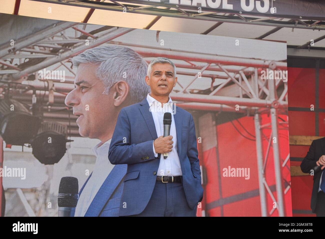 London, United Kingdom. 16th September 2021. Mayor of London Sadiq Khan speaking at the rally. Protesters gathered in Parliament Square to call on the government to address issues affecting leaseholders, including ending the cladding scandal and the outdated leasehold system. Credit: Vuk Valcic / Alamy Live News Stock Photo
