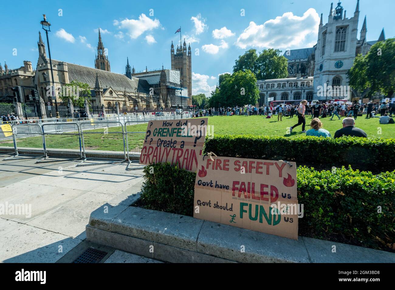 London, UK.  16 September 2021.  Signs at a Leaseholders Together Rally in Parliament Square.  Organised by End Our Cladding Scandal campaign together with the National Leasehold Campaign (NLC) and charity Leasehold Knowledge Partnership, people protested at restrictions to leasehold rights as well as the current cladding crisis.   Credit: Stephen Chung / Alamy Live News Stock Photo