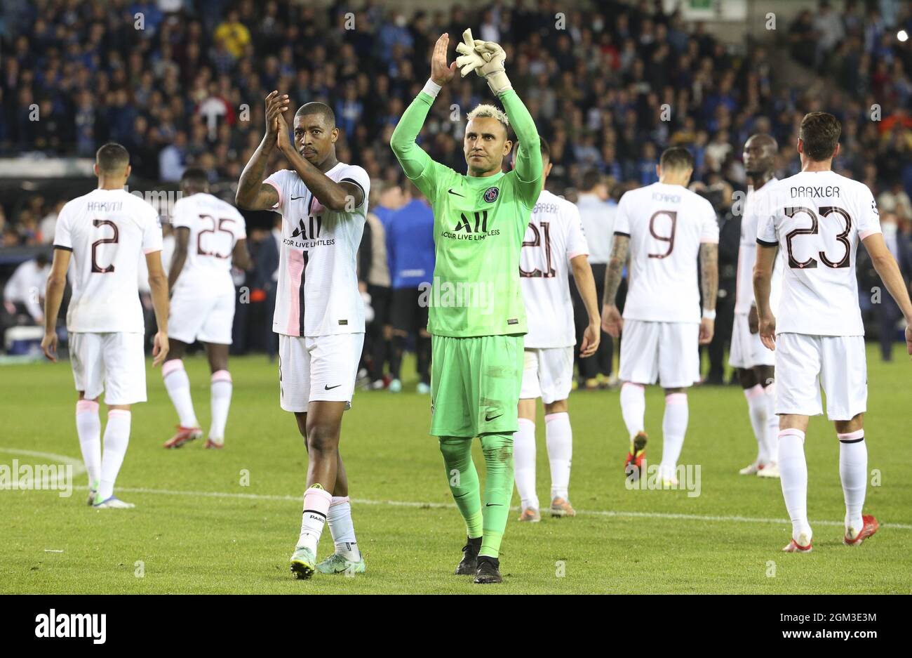 Bruges, Belgium. 15th Sep, 2021. Presnel Kimpembe Goalkeeper of PSG Keylor Navas salute the supporters following the UEFA Champions League, Group Stage, Group 1 football match between Club Brugge KV and Paris Saint-Germain (PSG)on September 15, 2021 at Jan Breydel Stadion in Bruges, Belgium Credit: Independent Photo Agency/Alamy Live News Stock Photo