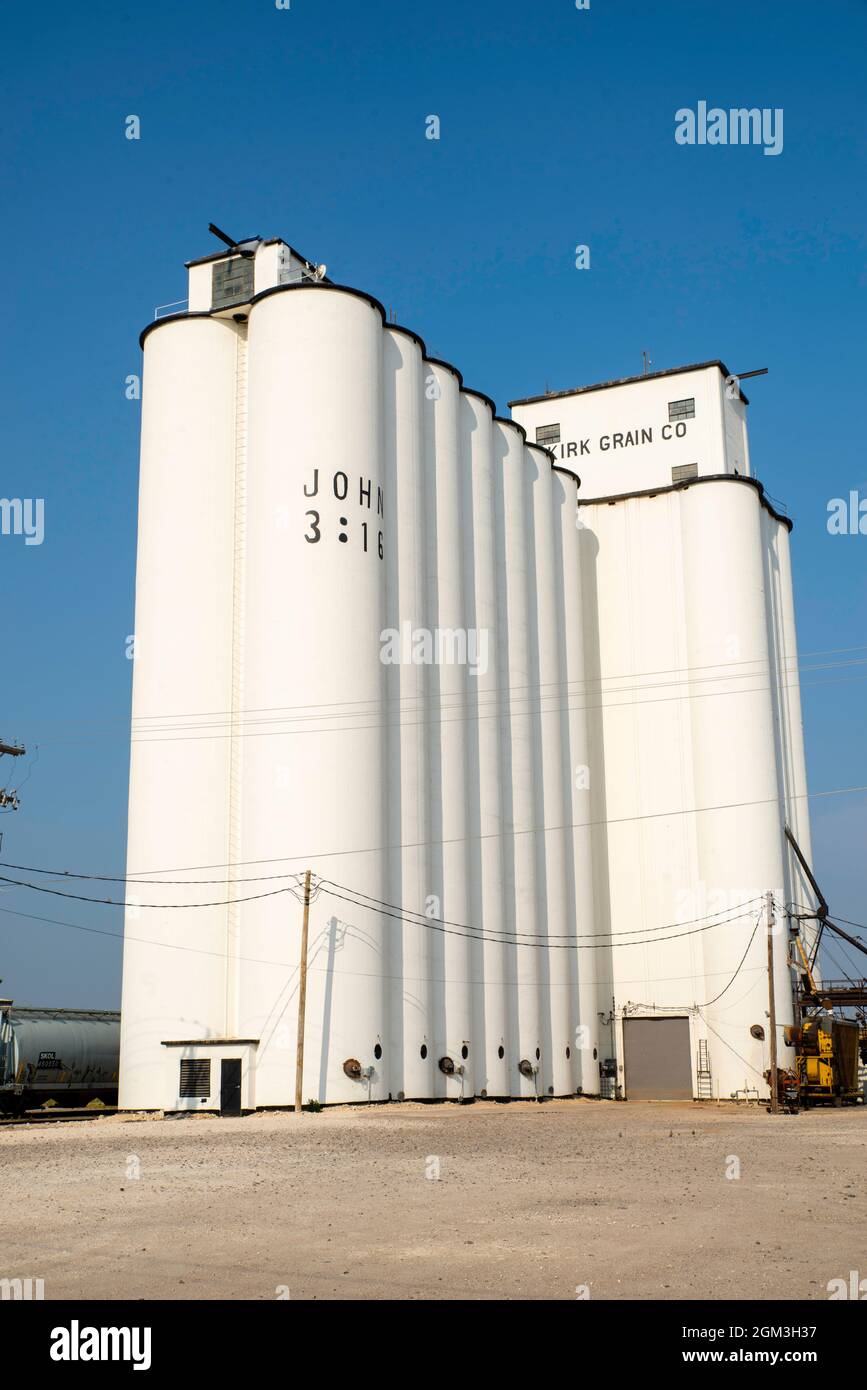 A white grain elevator in rural Scott City, Kansas Stock Photo Alamy