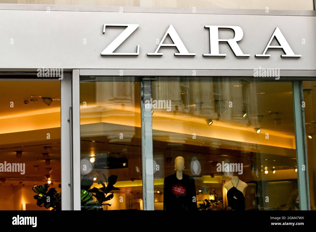 London, England - August 2021: Front exterior view of a branch of Zara in  London Stock Photo - Alamy