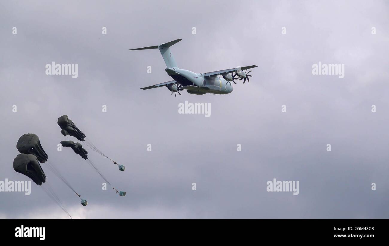 ZM401 RAF Royal Air Force Airbus A400M Atlas military cargo plane on a cargo parachute drop run over Wiltshire UK Stock Photo